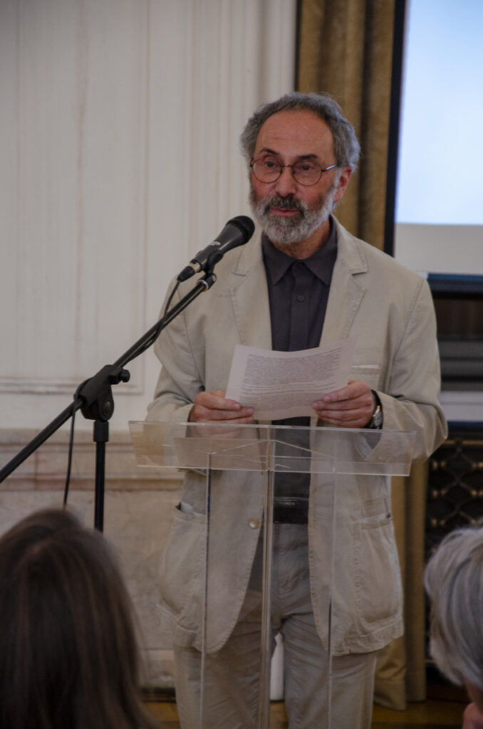 Vikárius László